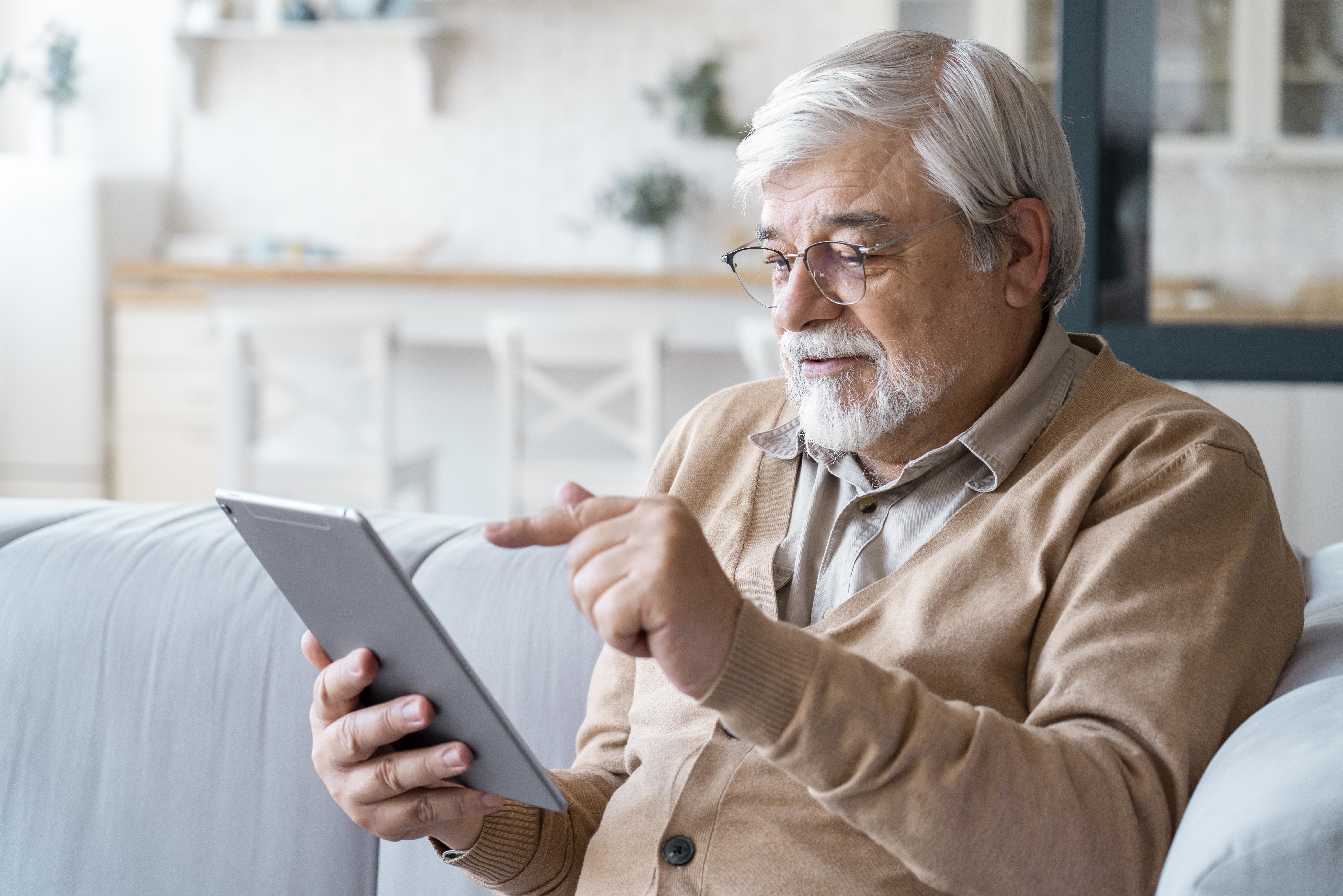 Technologies pour les personnes âgées : nouveau défi pour la recherche et le développement français ?